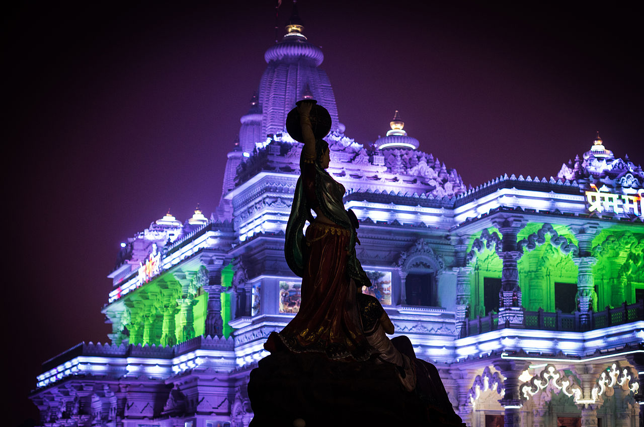 Delhi NCR to Vrindavan taxi outside Banke Bihari temple